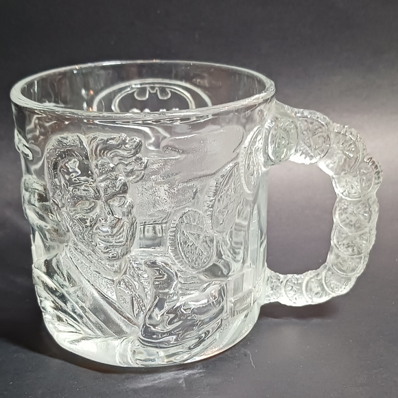 McDonalds BATMAN FOREVER Two Face DC COMICS 1995 Clear Glass Mug Cup, set of 2 - Picture 2 of 5